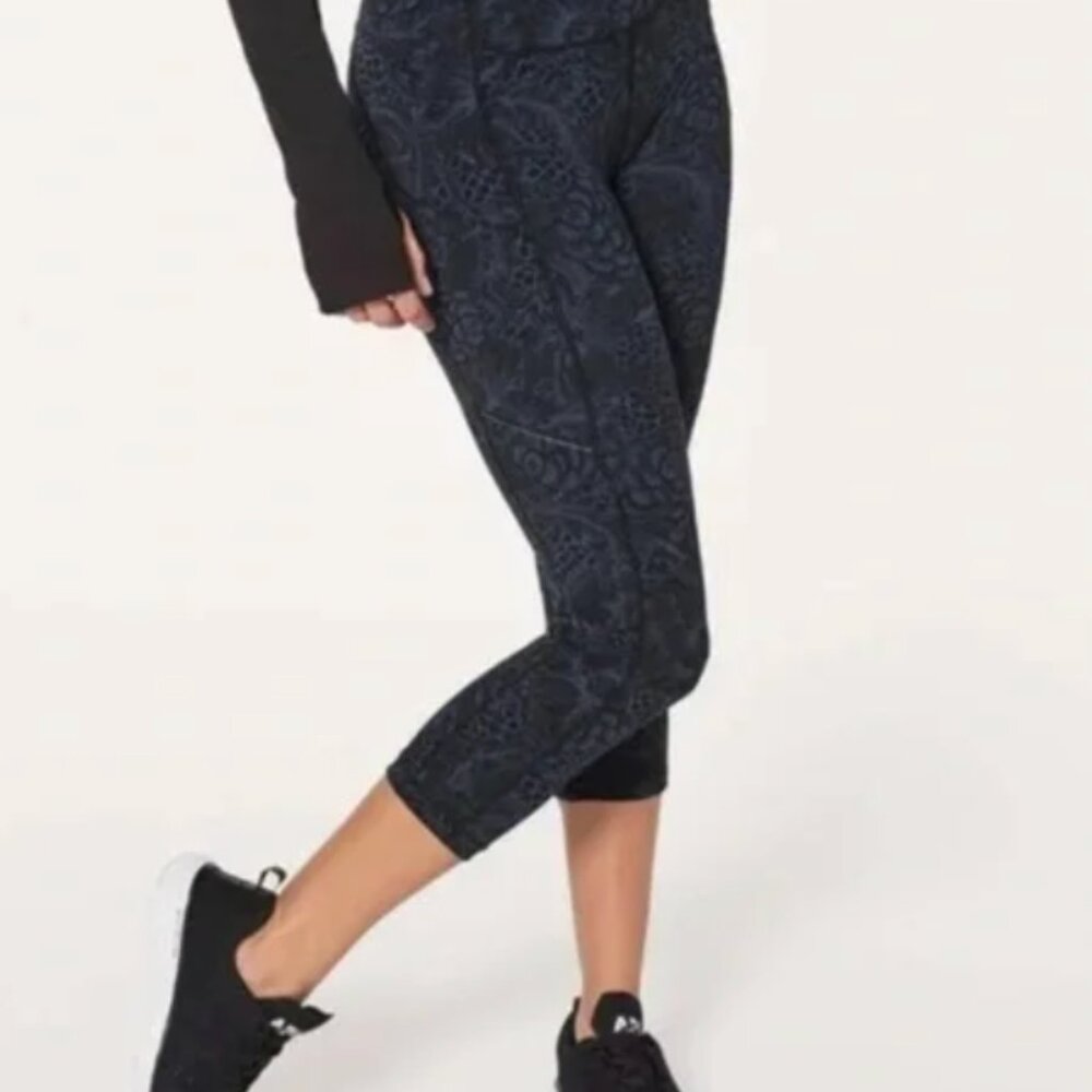 LULULEMON Sz 4 Speed Up 21” Crop Leggings in Nouveau Mach Blue Black EUC - Picture 1 of 6